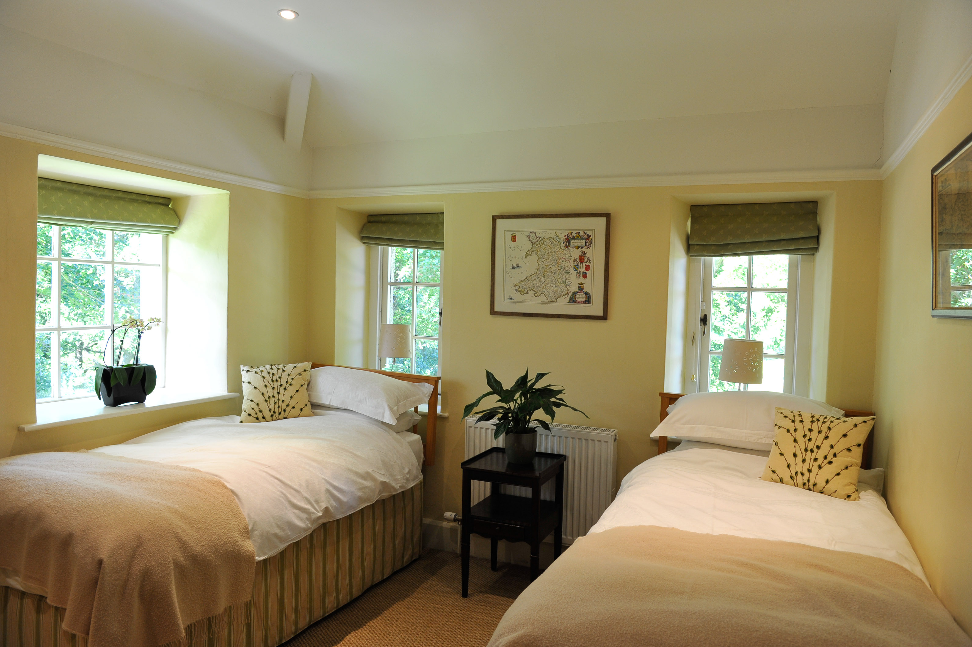 Moel Y Gest Room.jpg